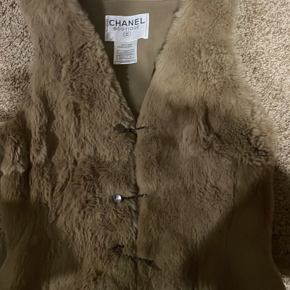 Chanel Fur vest - Picture 15 of 15
